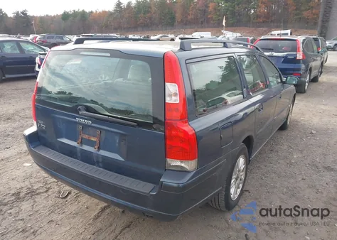 2005 Volvo V70 2.4 from USA, damaged, VIN YV1SW640952488553